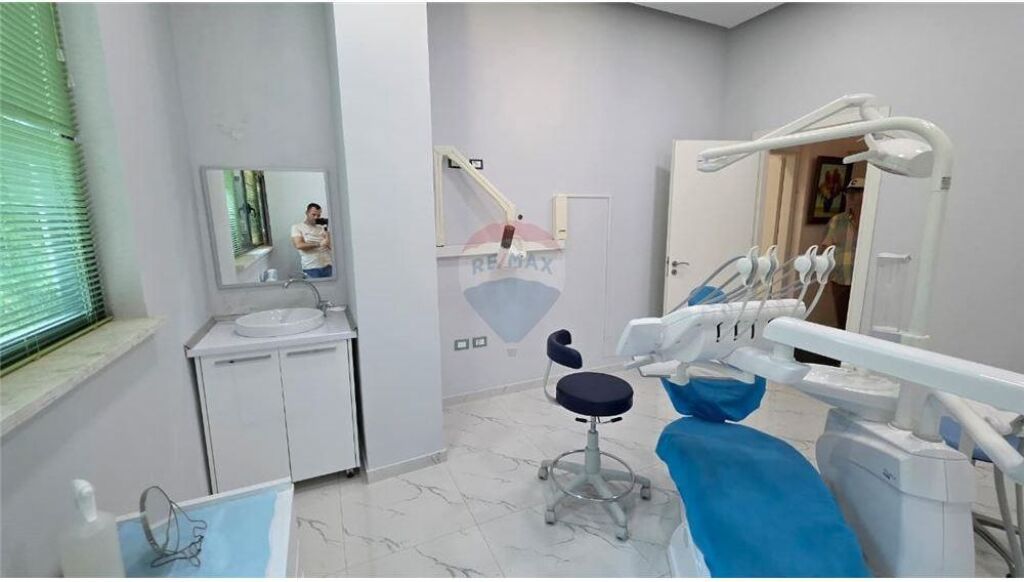 Klinikë Dentare- Për Shitje - Rruga Hajredin Haxhiraj, Vlorë
