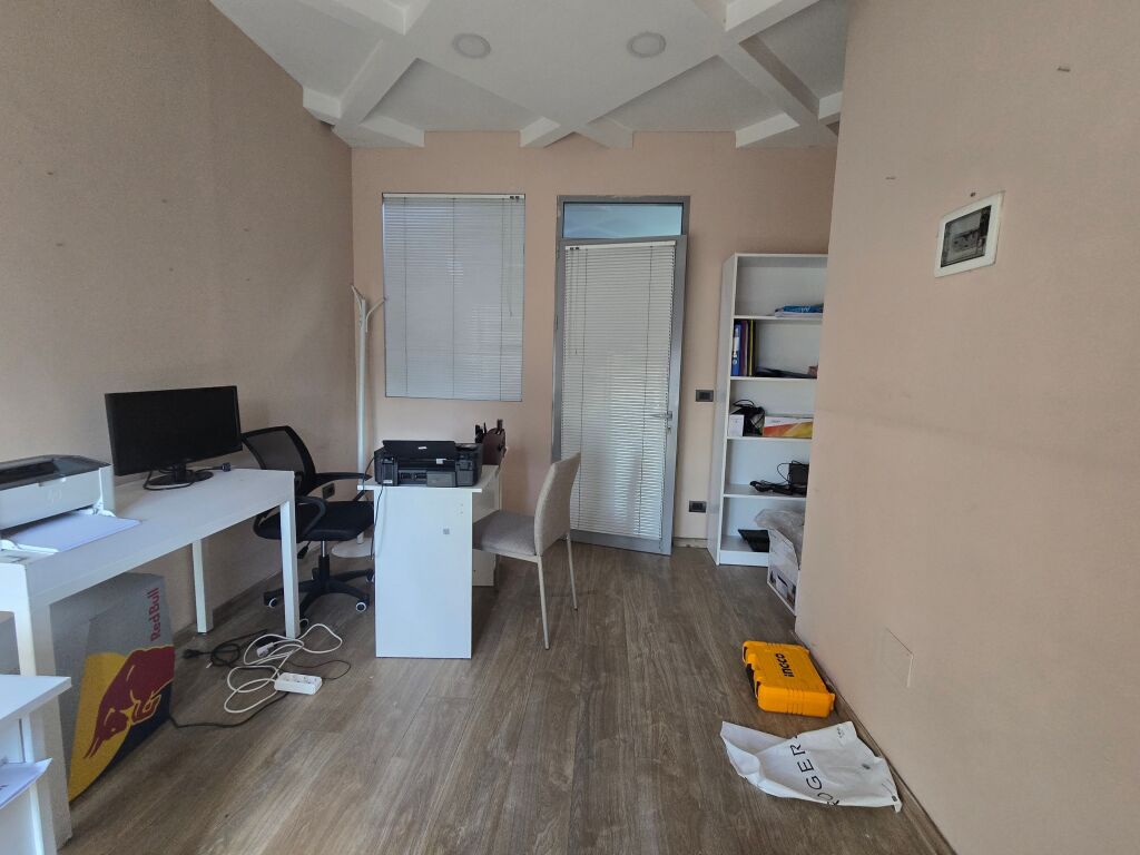 Office for rent near the Police Directorate Tirana 29900 lek