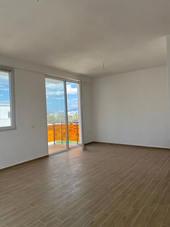 Vendesi Appartamento 2+1 Unaza e Re. Tirana