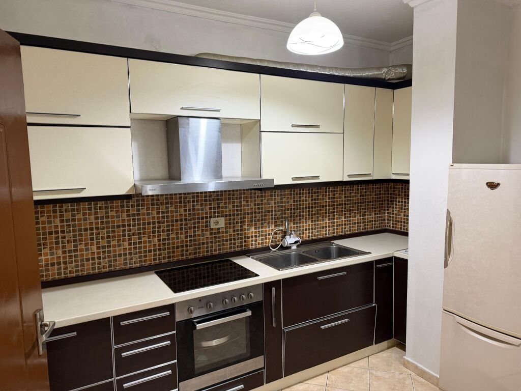 Jepet Me Qera Apartament 1+1+1 Ballkon