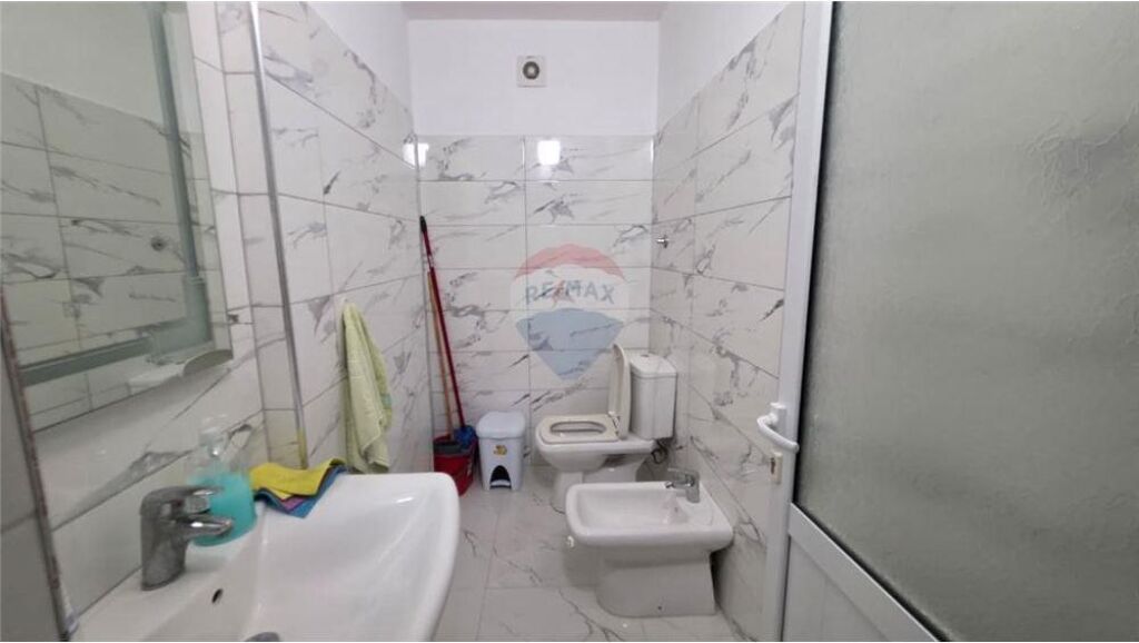 Klinikë Dentare- Për Shitje - Rruga Hajredin Haxhiraj, Vlorë