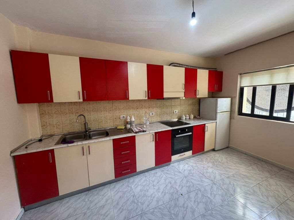 apartament 3+1+2 me qira 2 minuta nga Komuna