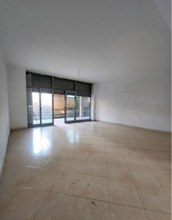 Ambient komercial per shitje! 88,000 €