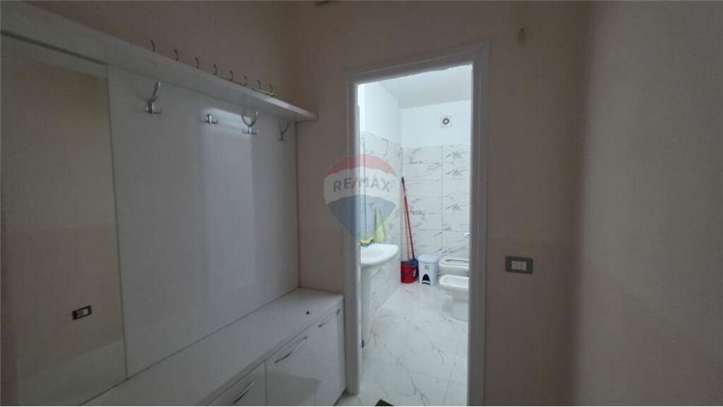 Klinikë Dentare- Për Shitje - Rruga Hajredin Haxhiraj, Vlorë