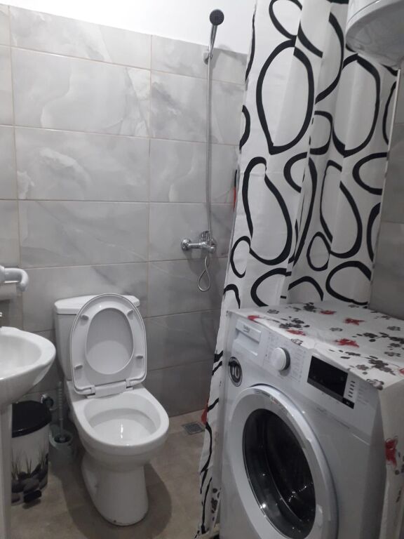 MONOLOCALE 25000 LEKE ASTIR.