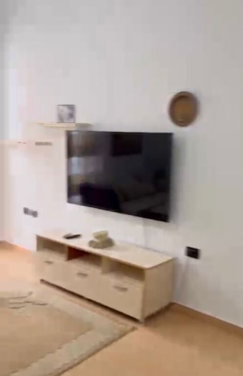 Jepet me qera apartament 1+1, KMY, Pas fabrikes se miellit.