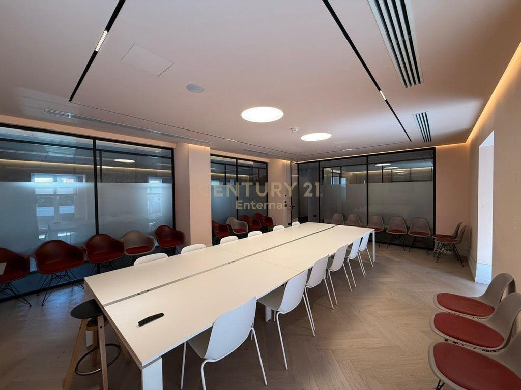 Ambjente per zyra me qira tek Rruga e Elbasanit 3,325 € /Muaj