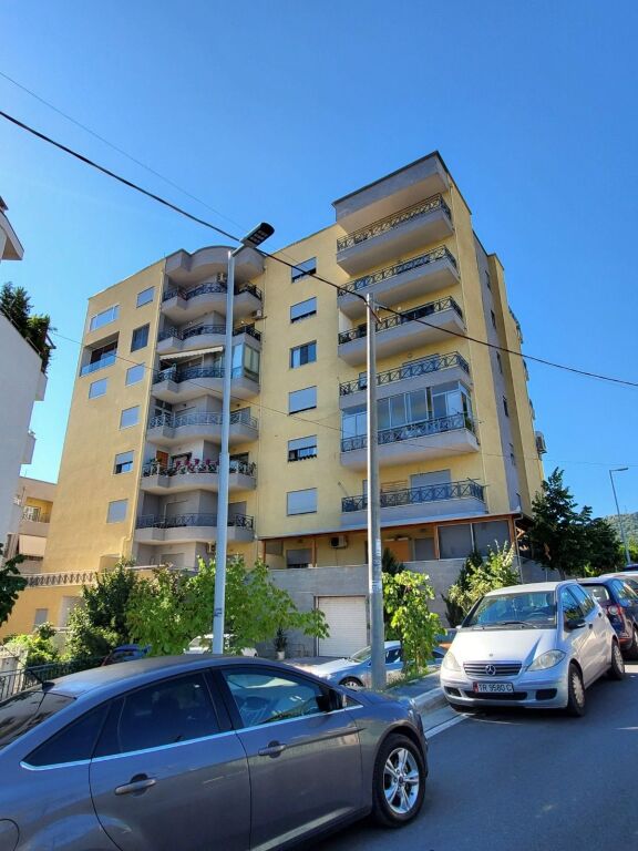 Appartamento in affitto annuale Giardino Zoologico Tirana