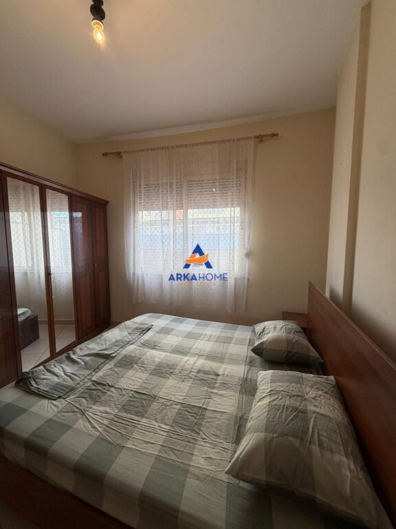 JEPET APARTAMENT ME QERA 1+1 + VERANDË "UNAZA E RE PRANE BOHEMIT" 400 EURO