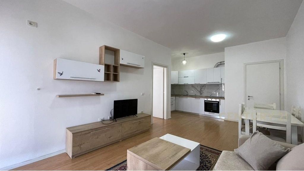 Apartament me qira 1+1 në Rrugën 5 Maji me post parkimi