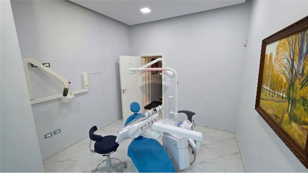 Klinikë Dentare- Për Shitje - Rruga Hajredin Haxhiraj, Vlorë