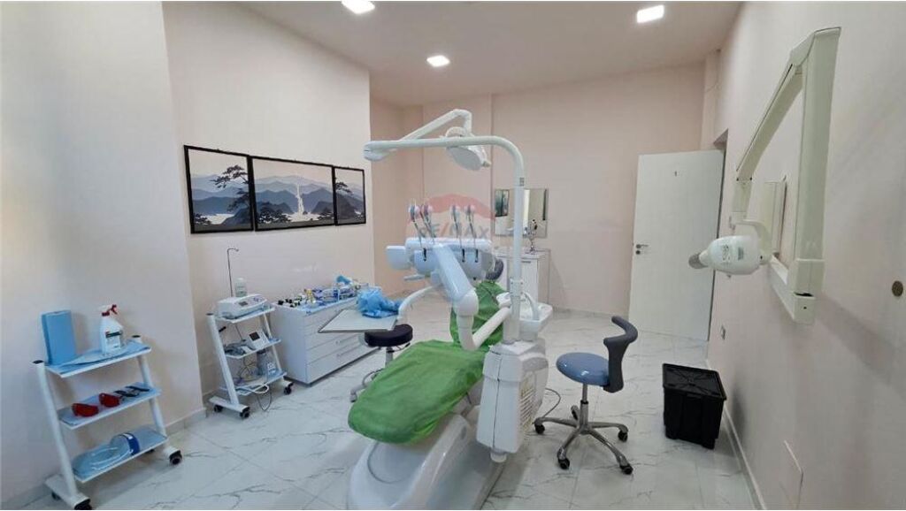 Klinikë Dentare- Për Shitje - Rruga Hajredin Haxhiraj, Vlorë