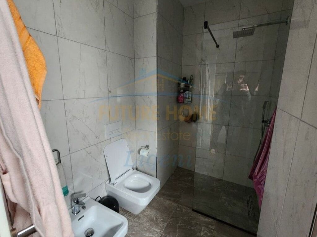 Shitet, Apartament 2+1+Post Parkimi, Liqeni i Thate, Tiranë
