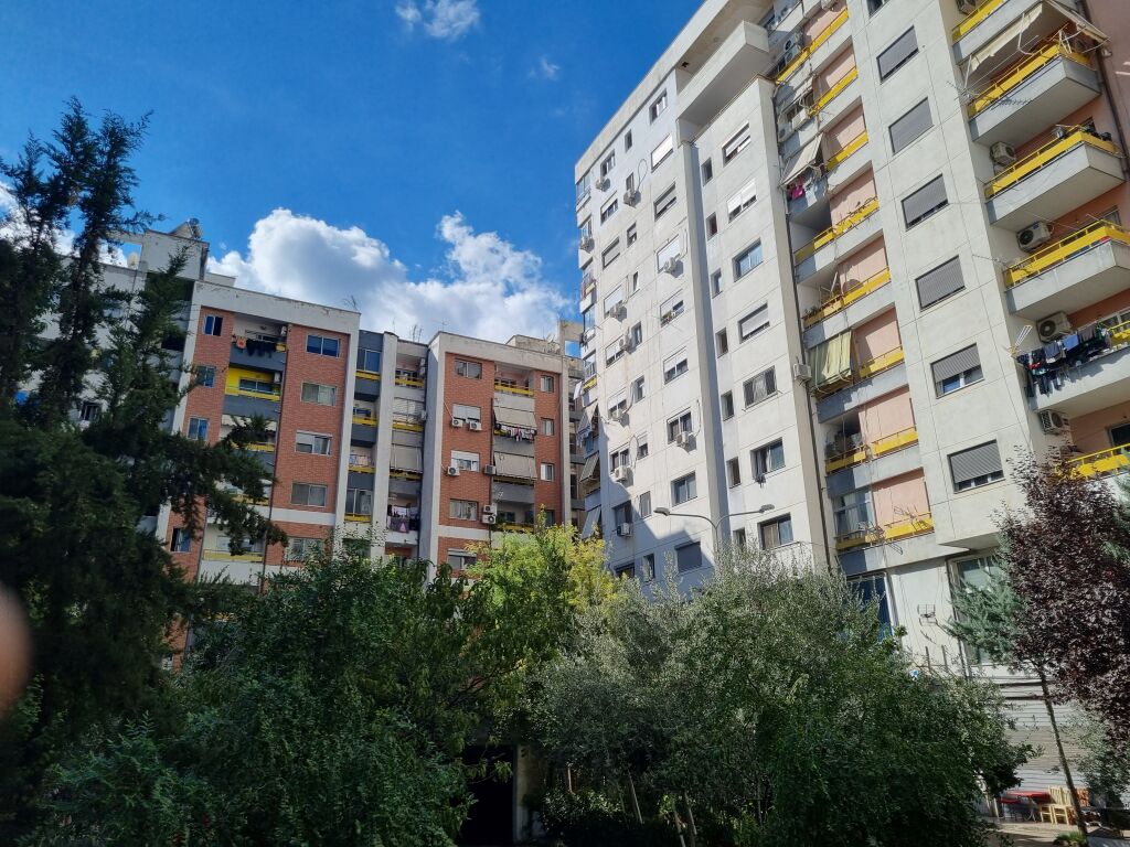Apartament 2+1 me qera, ngjit Pallatit me Shigjeta