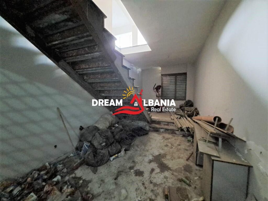 Ambient/zyra ne shitje ne rrugen Dritan Hoxha ne afersi te Procredit Bank ne Tirane (ID 4161069)