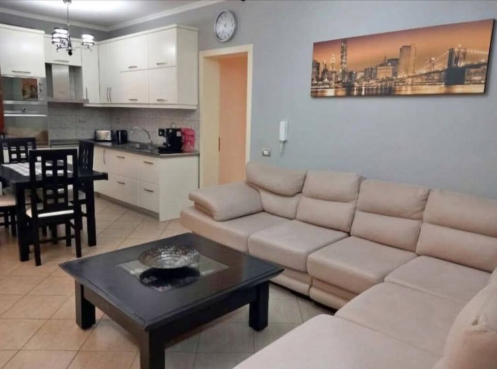 SHITET APARTAMENT 2+1+2 Banjo+2 Ballkone    Adresa: KOPSHTI BOTANIK (TEK XHAMIA), TIRANE