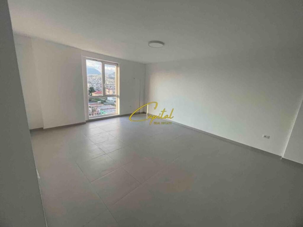 ZYRE ME QIRA 110 M2 RRUGA E DIBRES 40.000 LEKE