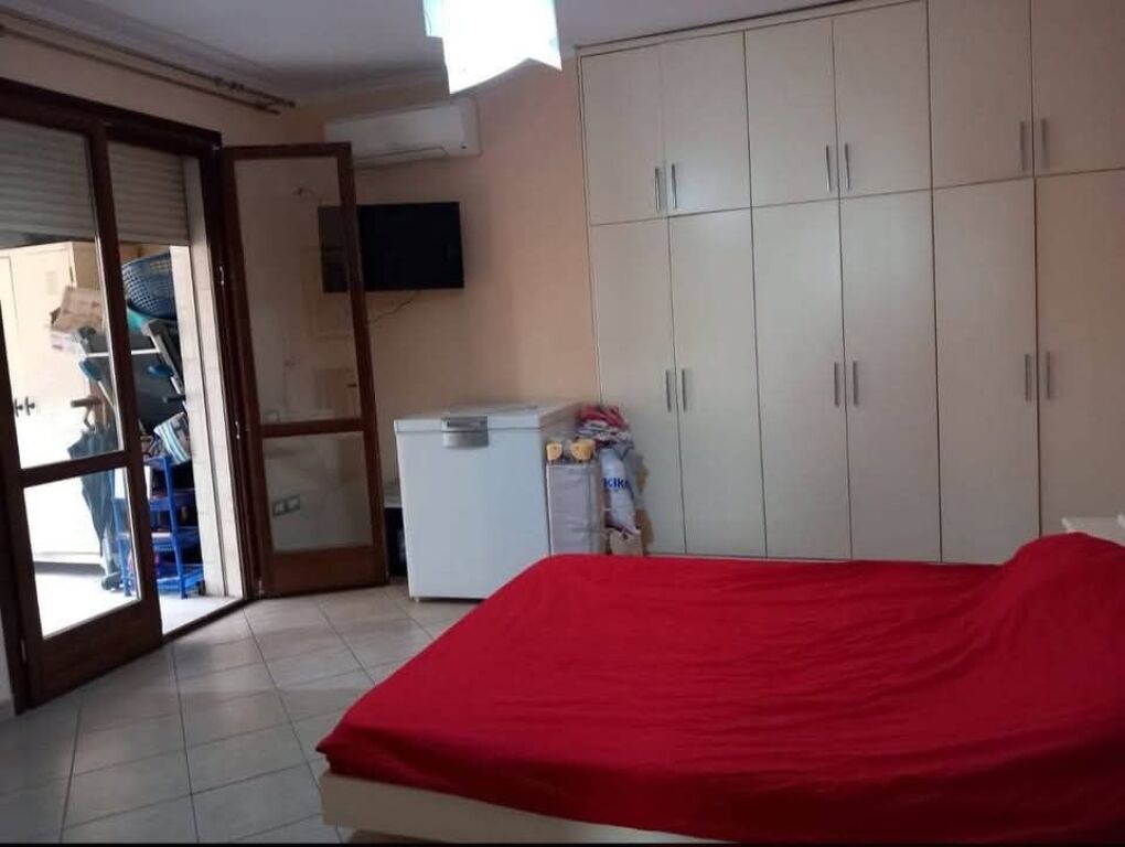 SHITET APARTAMENT 2+1+2 Banjo+2 Ballkone    Adresa: KOPSHTI BOTANIK (TEK XHAMIA), TIRANE