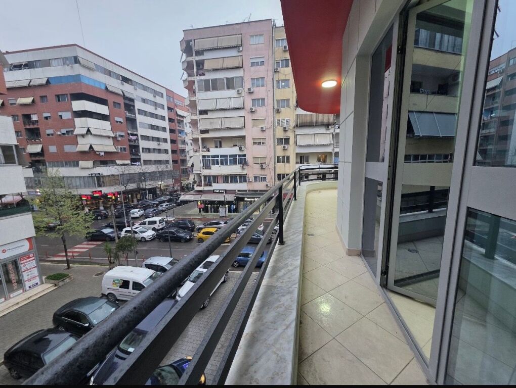 Super 2+1+2, Bohem Bar Astir 600 mije leke