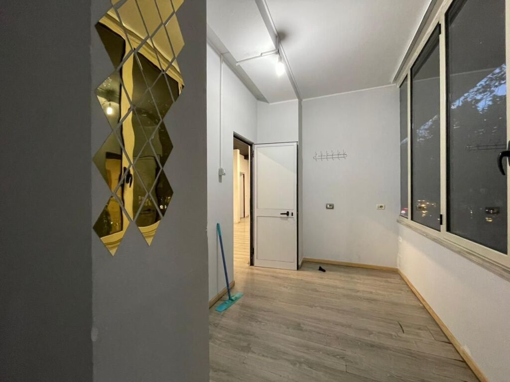 Ambient biznesi per qira ne Bllok.