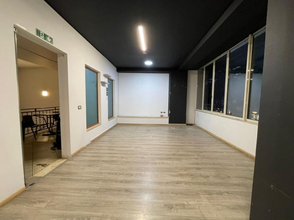 Ambient biznesi per qira ne Bllok.