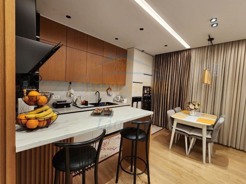 Shitet, Apartament 2+1+Post Parkimi, Liqeni i Thate, Tiranë