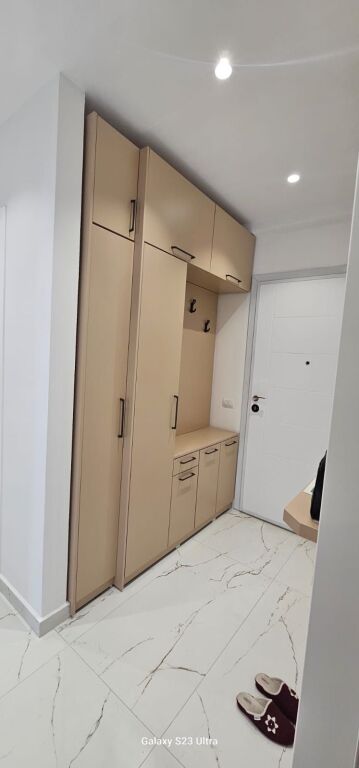 Ofrohet per qera apartament 2+1 ne Porcelan