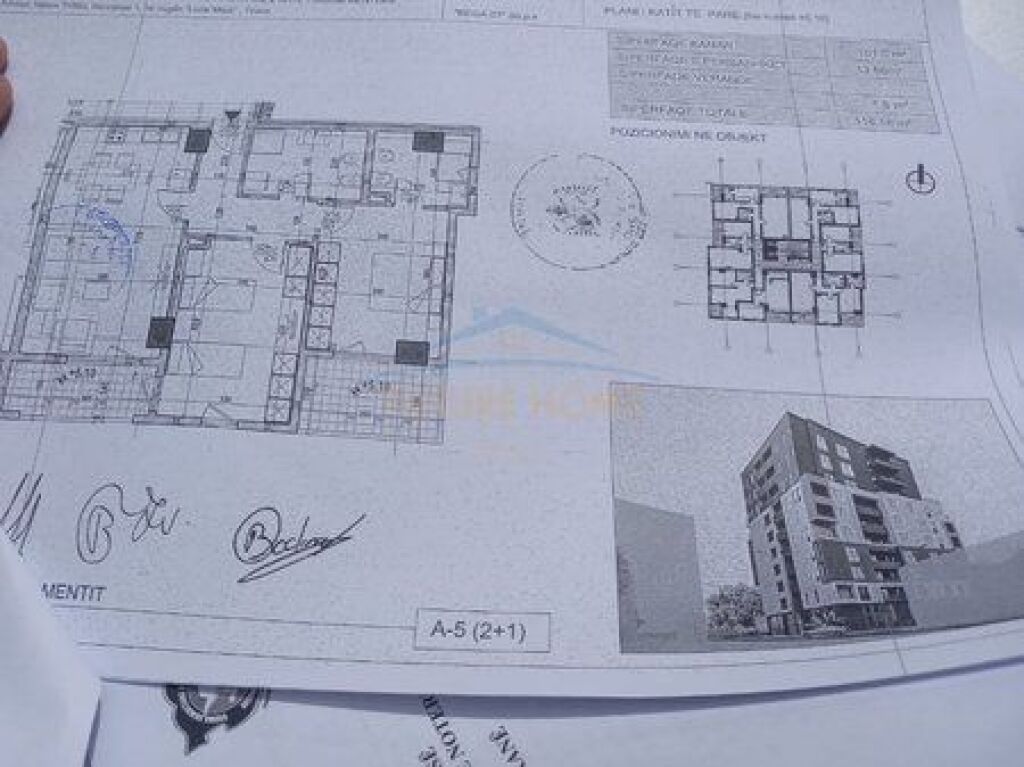 Shitet , Apartament 2+1+2 , 5 Maji , Tirane