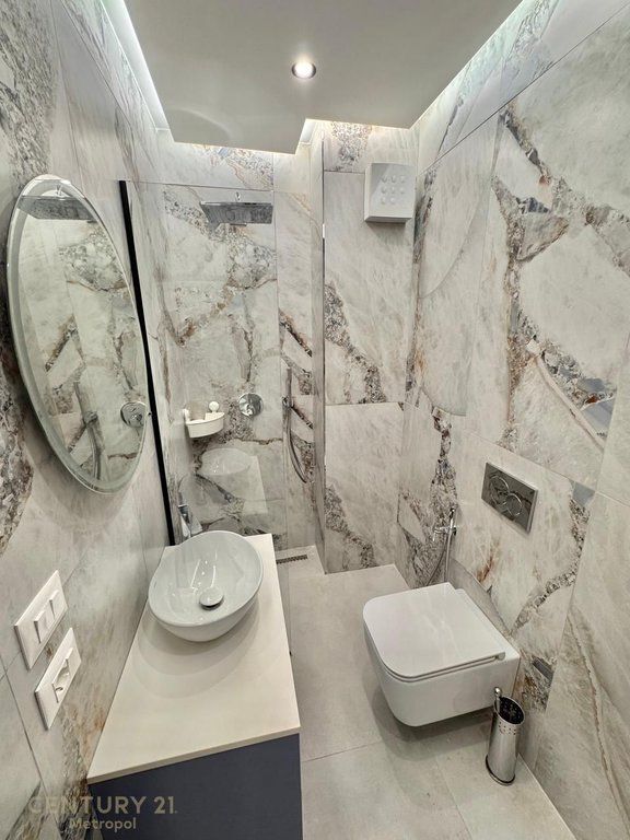 APARTAMENT 2+1 PRANE PAZARIT TE RI! 1,050 € /Muaj