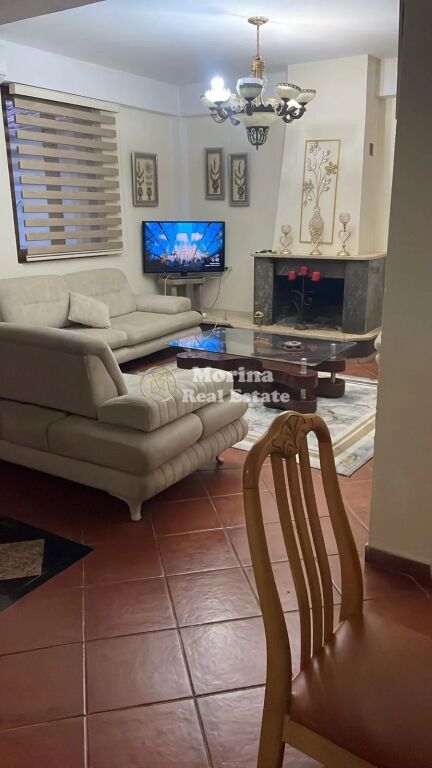 Qera | Shtëpi private 2 + 1 | Rruga Ali Demi | 600 €/muaj