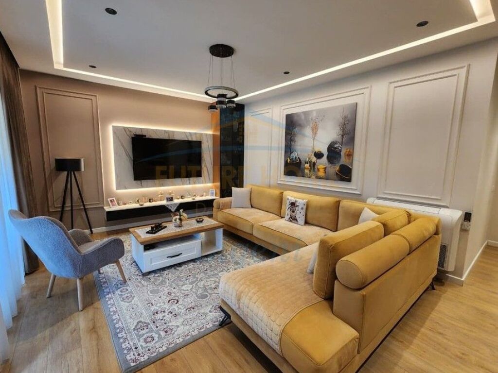 Shitet, Apartament 2+1+Post Parkimi, Liqeni i Thate, Tiranë