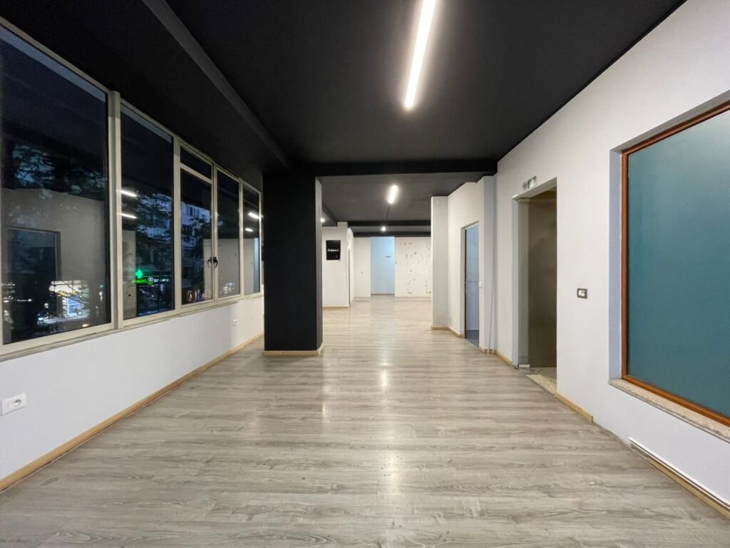 Ambient biznesi per qira ne Bllok.