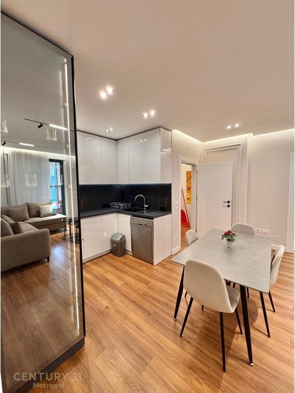 APARTAMENT 2+1 PRANE PAZARIT TE RI! 1,050 € /Muaj