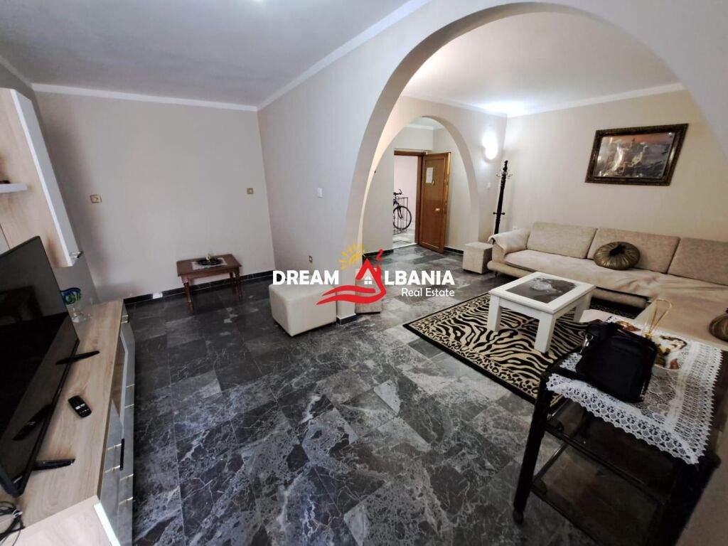 Appartamento 2+1 in affitto in Via Fortuzi vicino alla Scuola Jeronim De Rada a Tirana (ID 4239045 )