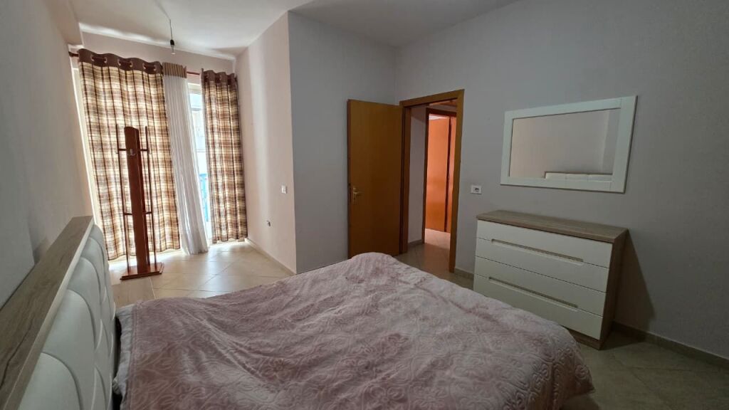 affittasi appartamento 2+1, Yzberisht