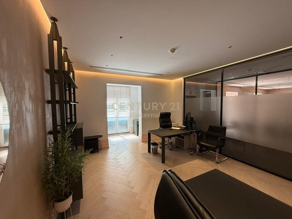 Ambjente per zyra me qira tek Rruga e Elbasanit 3,325 € /Muaj