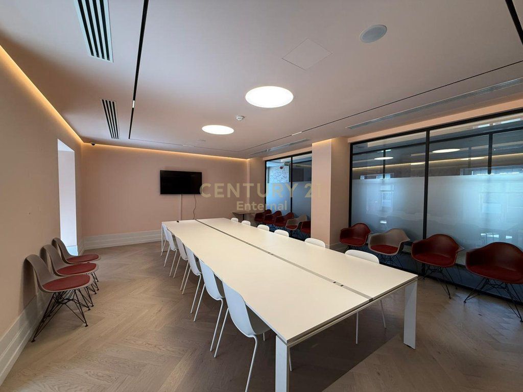 Ambjente per zyra me qira tek Rruga e Elbasanit 3,325 € /Muaj