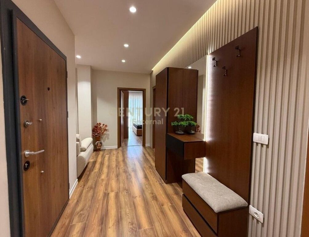 Apartament 2+1+2 Për Shitje në Rrugën Mine Peza