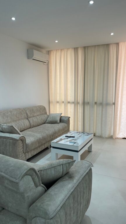 21 Dicembre vicino al Centro, si affitta un nuovo appartamento 2+1, nuovo, mai abitato, in un edificio nuovo!