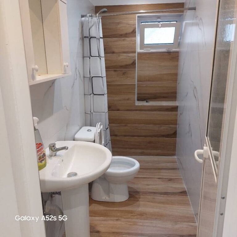 JEPET ME QERA SHTEPI PRIVATE ME OBORR DHE PARKING - TIRANE