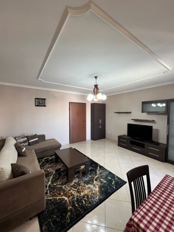 2+1+2 me Qera te Kopshti Botanik