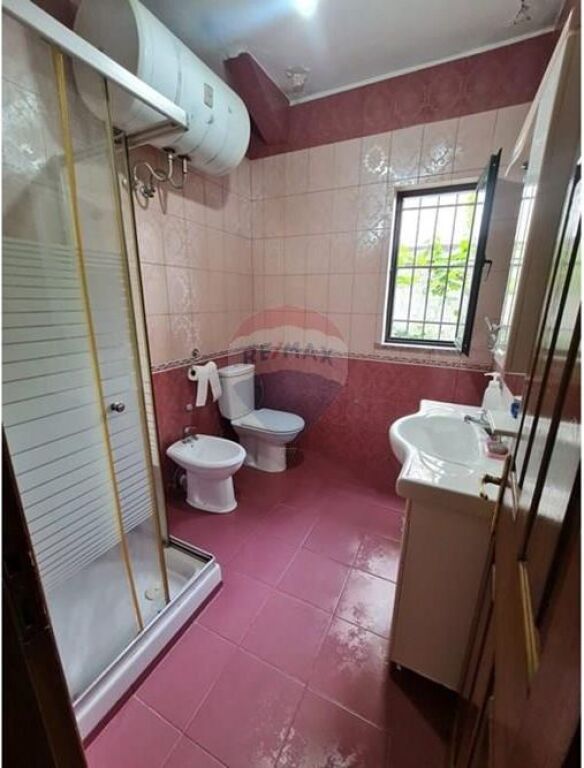 Vilë - Për Qira - Rruga Mihal Grameno, Tiranë