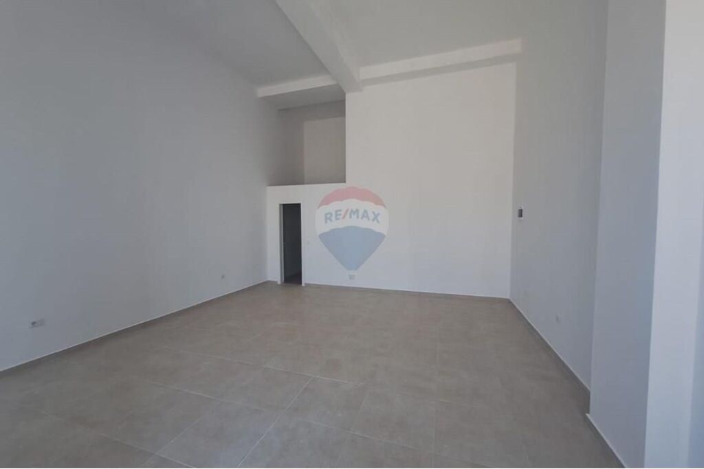 Dyqan - Për Qira - Rruga Luçie Miloti, Tiranë