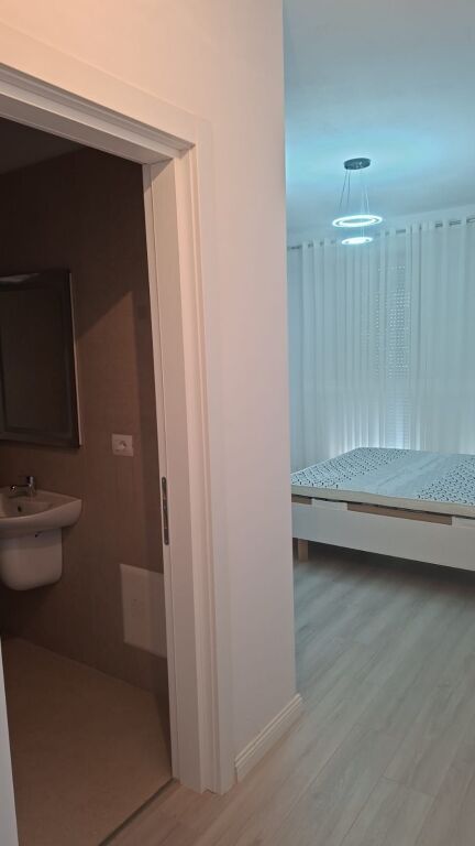Jepet me qera apartament 2+1+2 tualete te Kompleksi "Univers City".