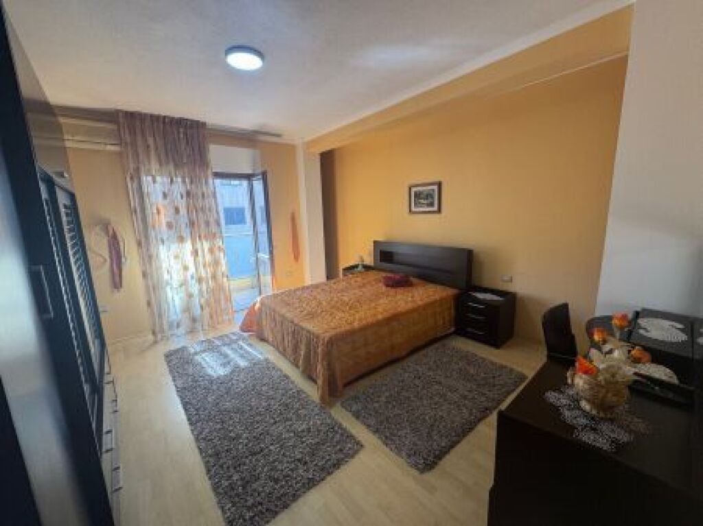 2+2 apartment for rent at Komuna e Parisit.