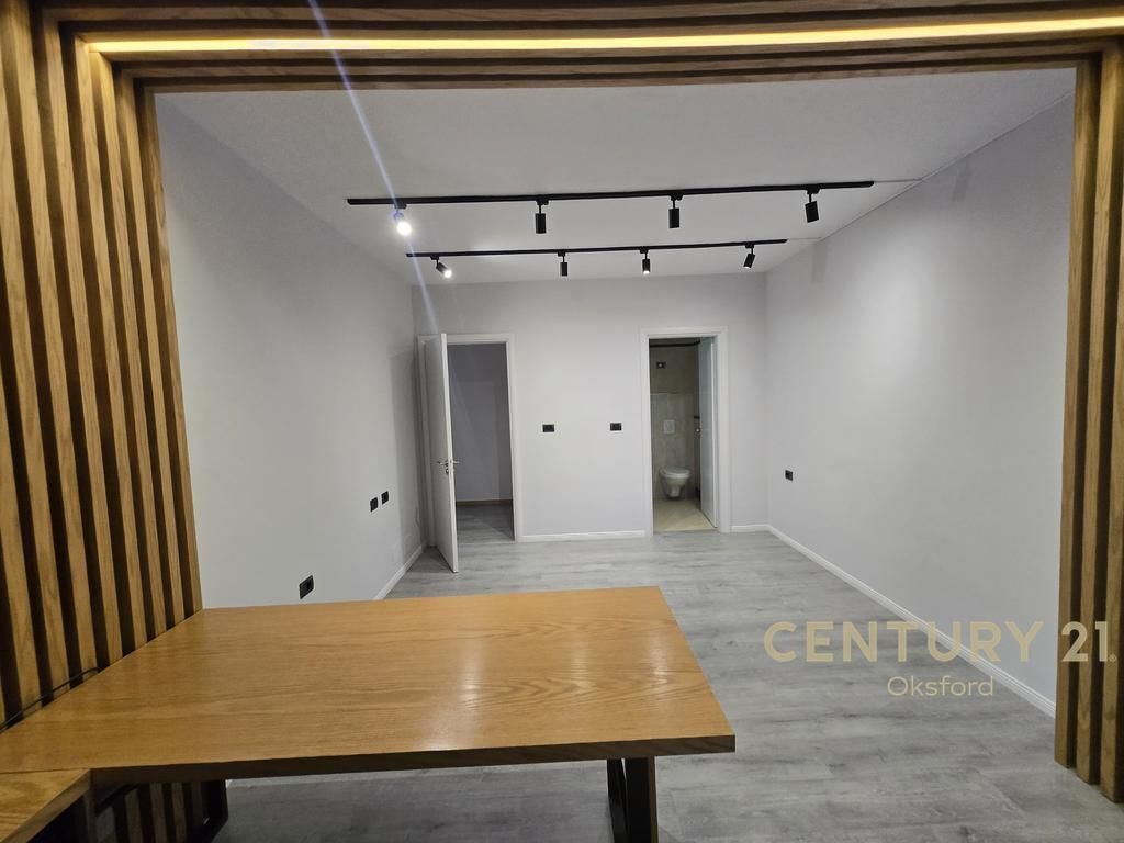 JEPET ME QIRA AMBIENT ZYRE PRANE STADIUMIT AIR ALBANIA