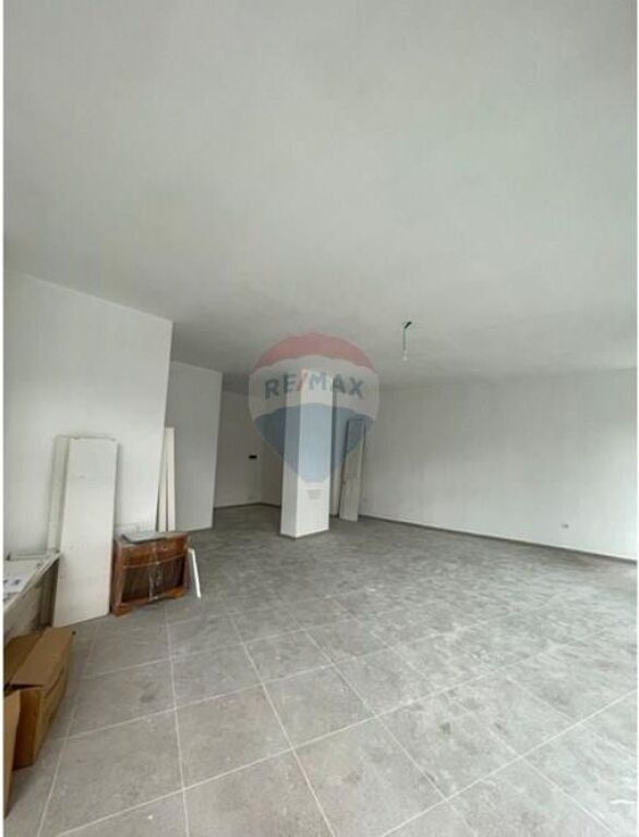 Dyqan - Për Qira - Ambasada Amerikane, Tiranë