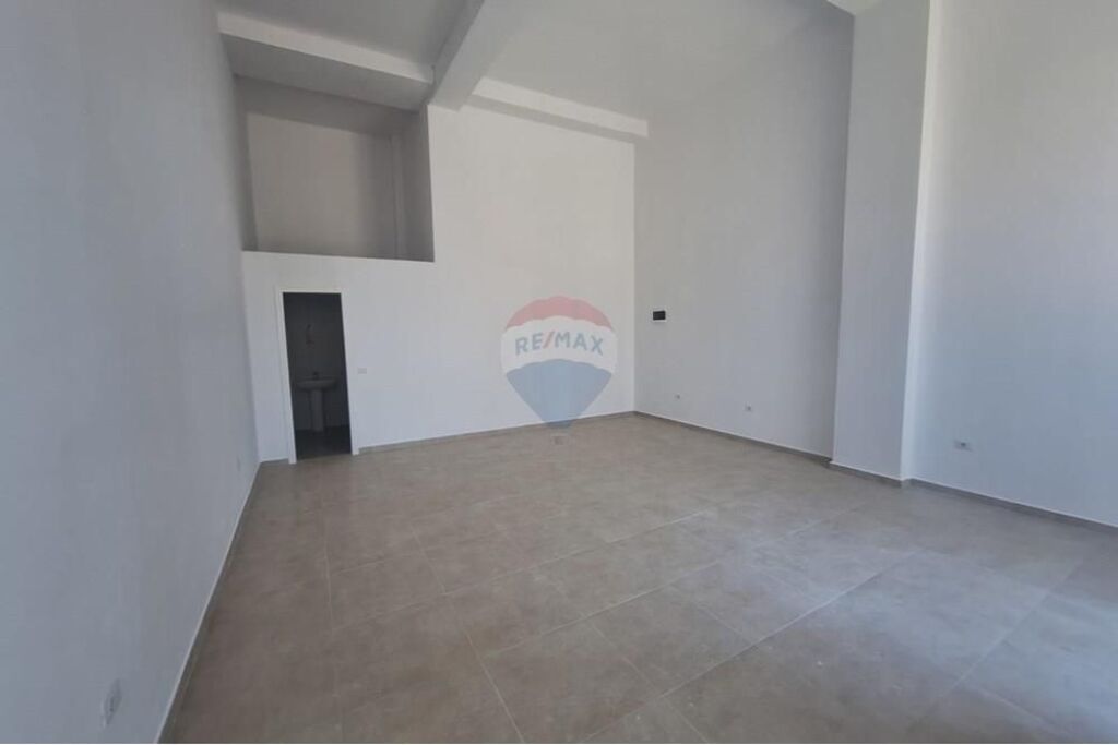 Dyqan - Për Qira - Rruga Luçie Miloti, Tiranë