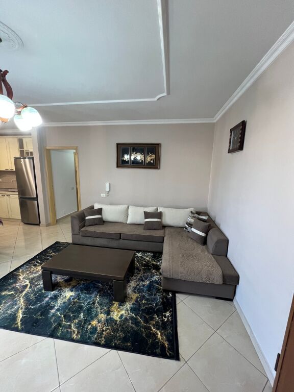 2+1+2 me Qera te Kopshti Botanik