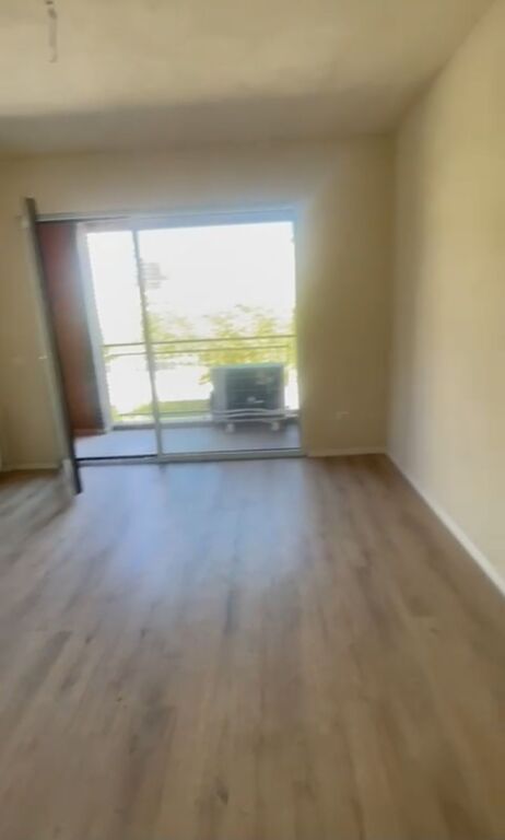 Jepet 1+1 me qira,Ish Fusha e Aviavionit